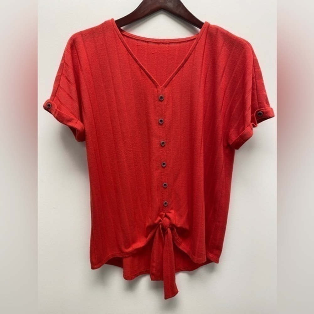 ❇️4/$20 Red Tie-Front Button V-Neck Short Sleeve Top